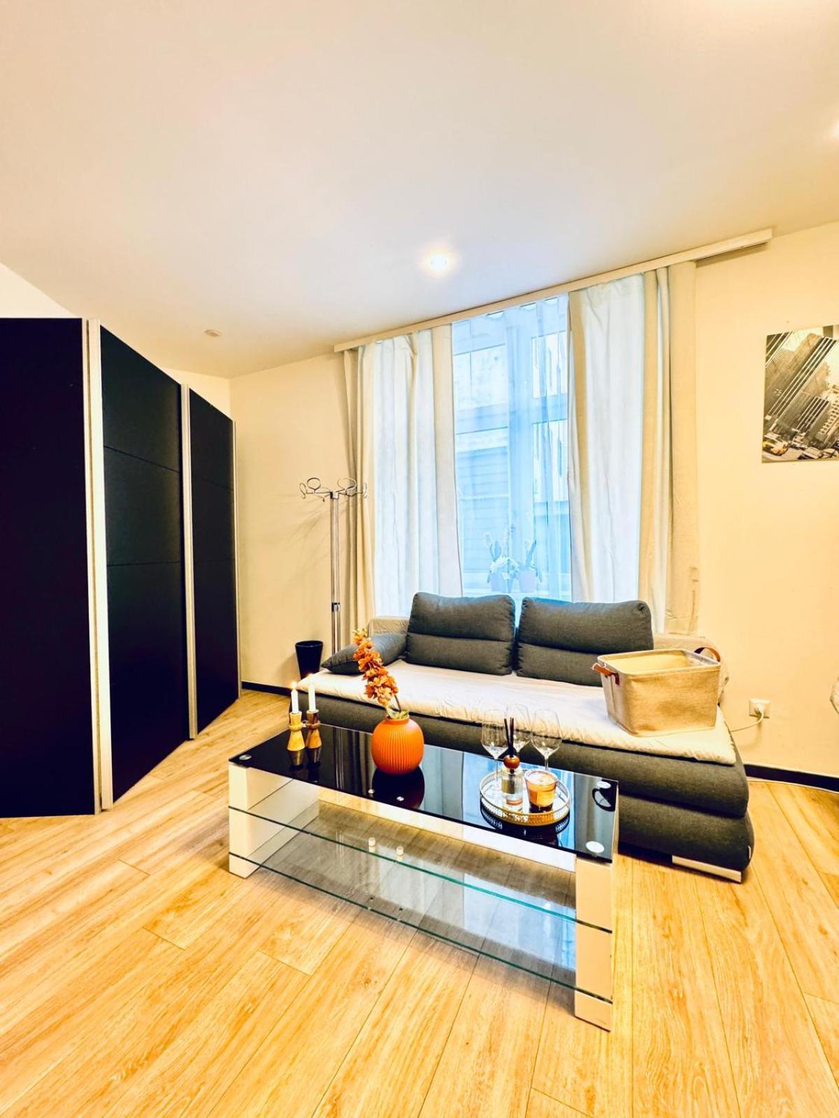 Central King Studio - 10 Mins Walk From Downtown Wien Eksteriør bilde